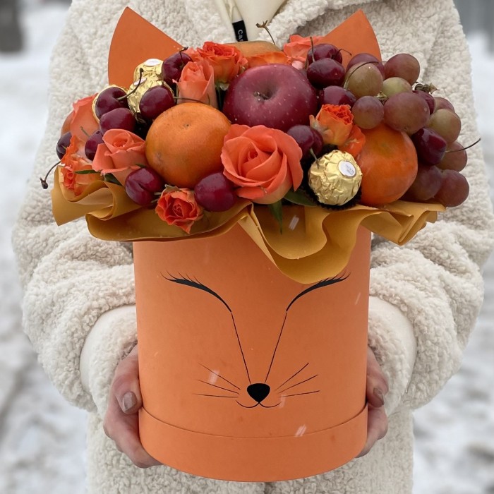 Коробка Лисичка с фруктами и розами